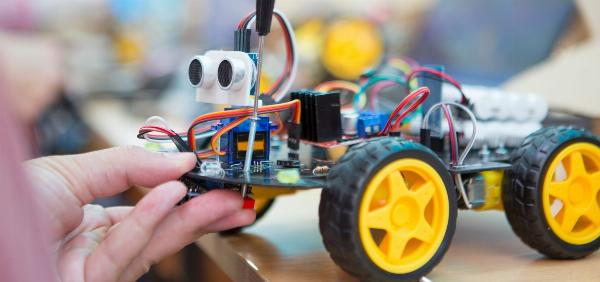 Conectando Mentes Curiosas: A Robótica como Ponte para a Colaboração Infantil