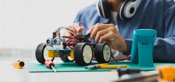 Criatividade em Movimento: Como a Robótica Estimula a Imaginação Infantil